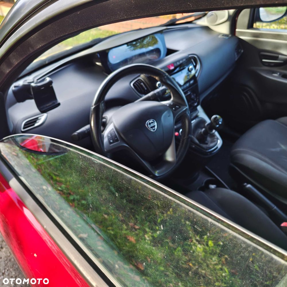 Lancia Ypsilon - 8