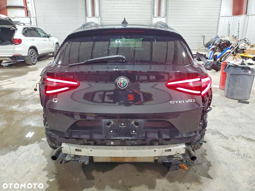 Alfa Romeo Stelvio - 6