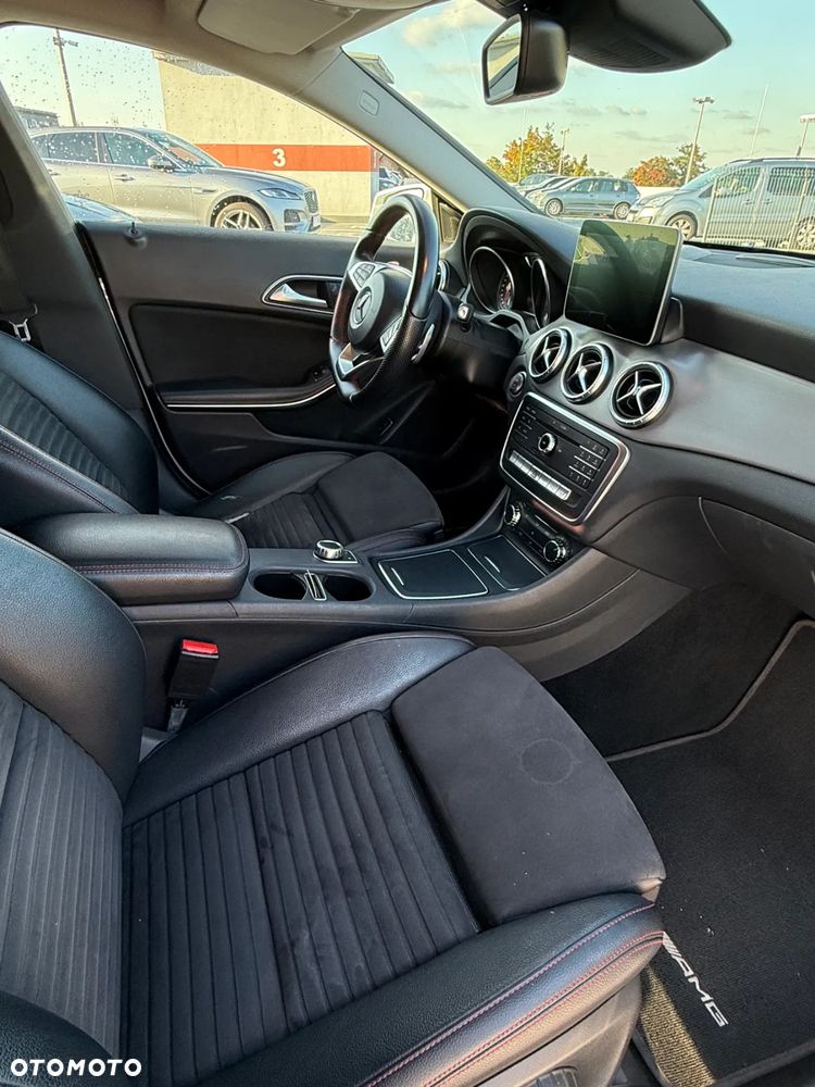 Mercedes-Benz CLA 220 4-Matic - 9
