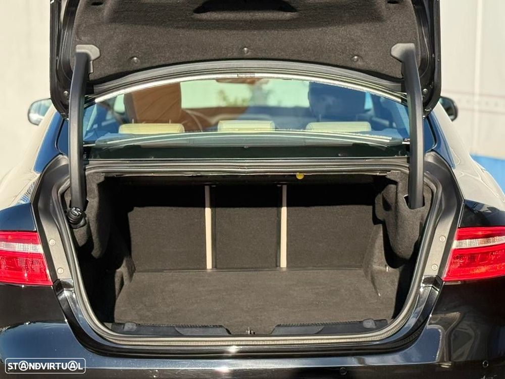 Jaguar XE 2.0 D Pure - 10