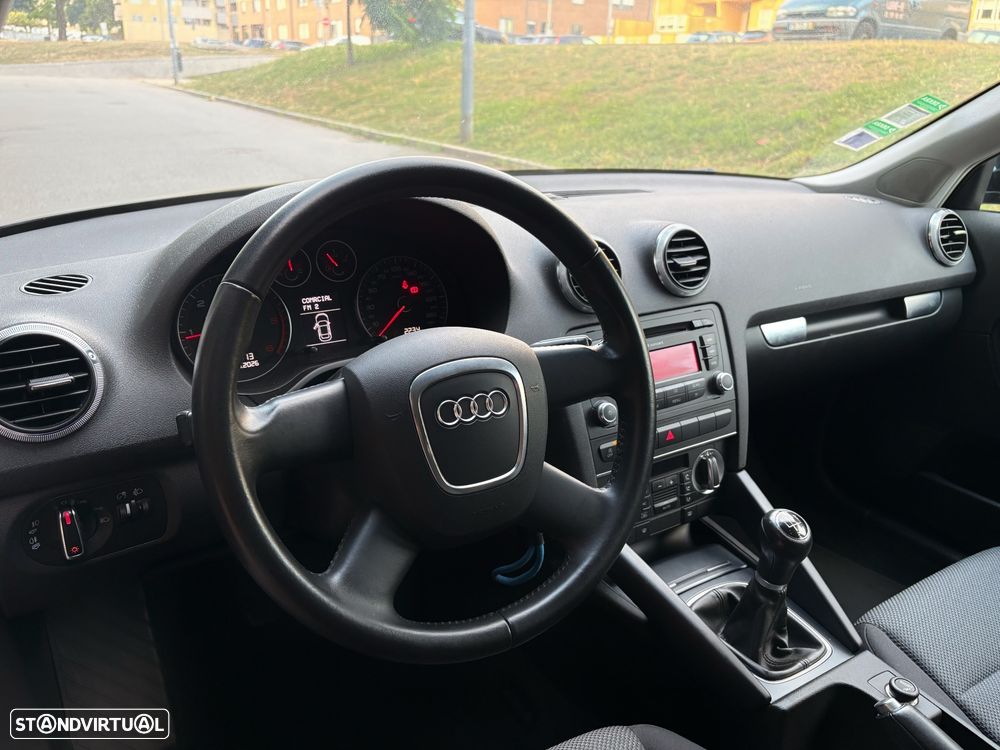 Audi A3 Sportback 1.6 TDI Attraction Business Line - 16