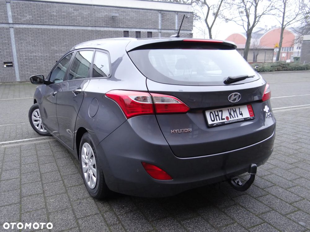 Hyundai i30 blue Kombi 1.6 CRDi Classic Navigation - 4