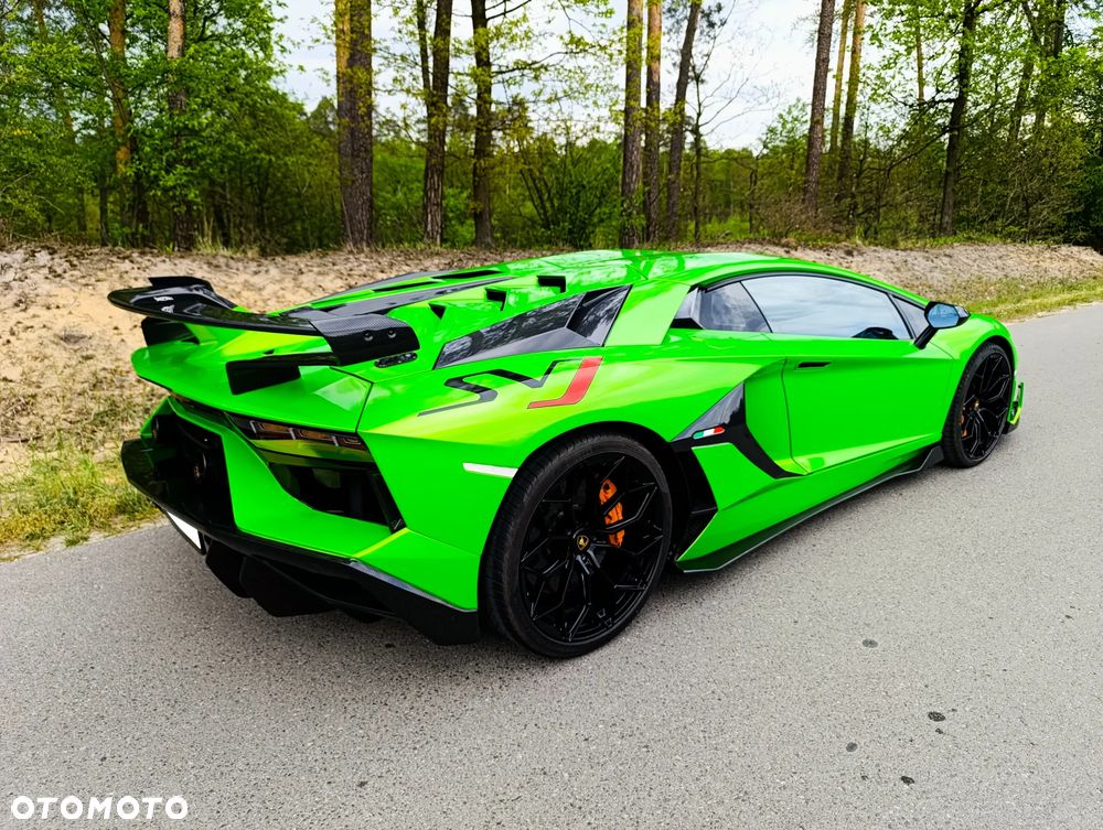 Lamborghini Aventador - 22