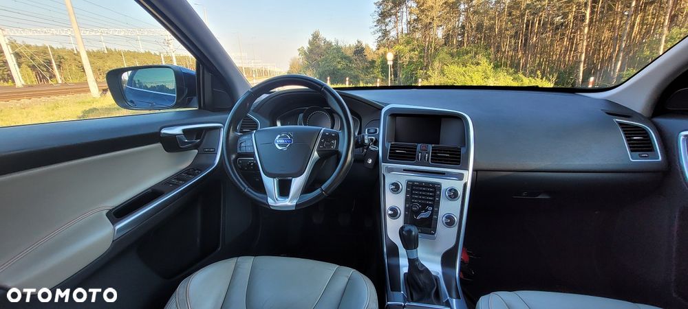 Volvo XC 60 D4 Base - 14