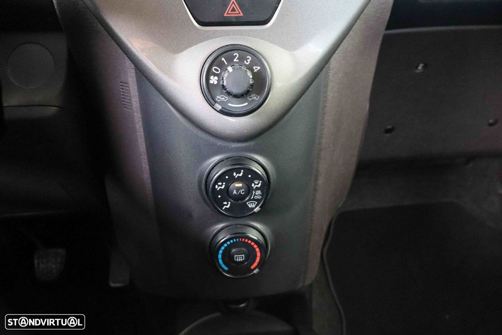 Toyota iQ 1.0 VVT-i Essential - 20