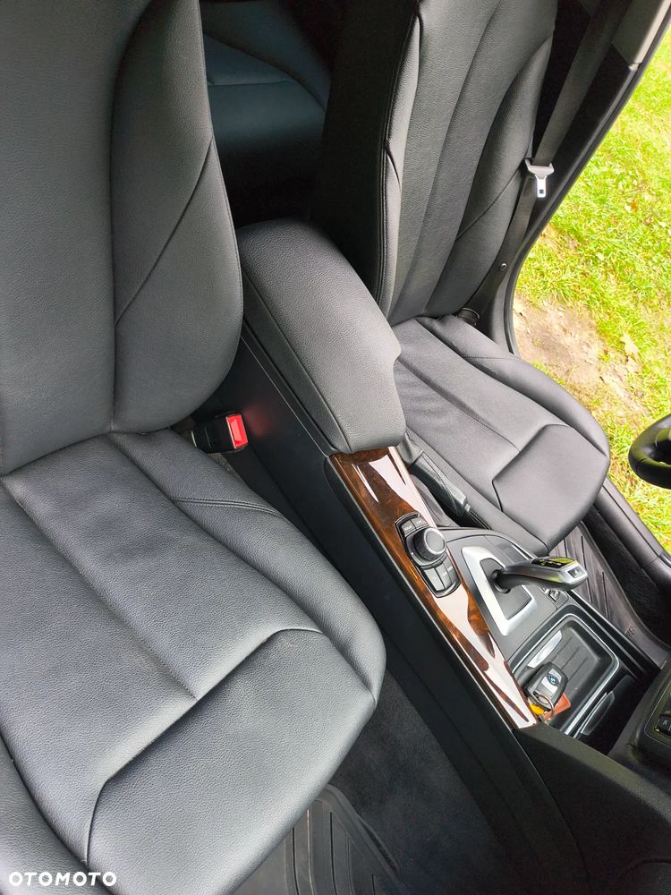 BMW Seria 3 328i xDrive Luxury Line - 14