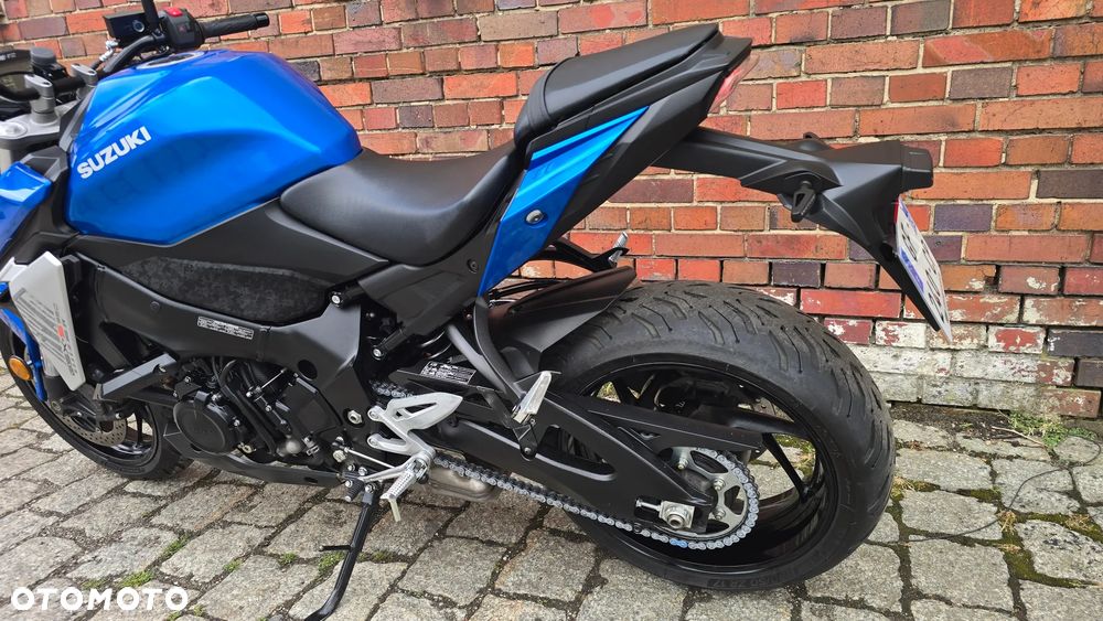 Suzuki GSX - 17
