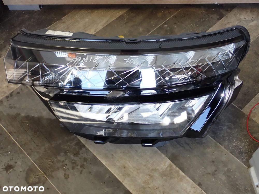 SKODA KAMIQ LAMPA LEWY PRZÓD 0021383206