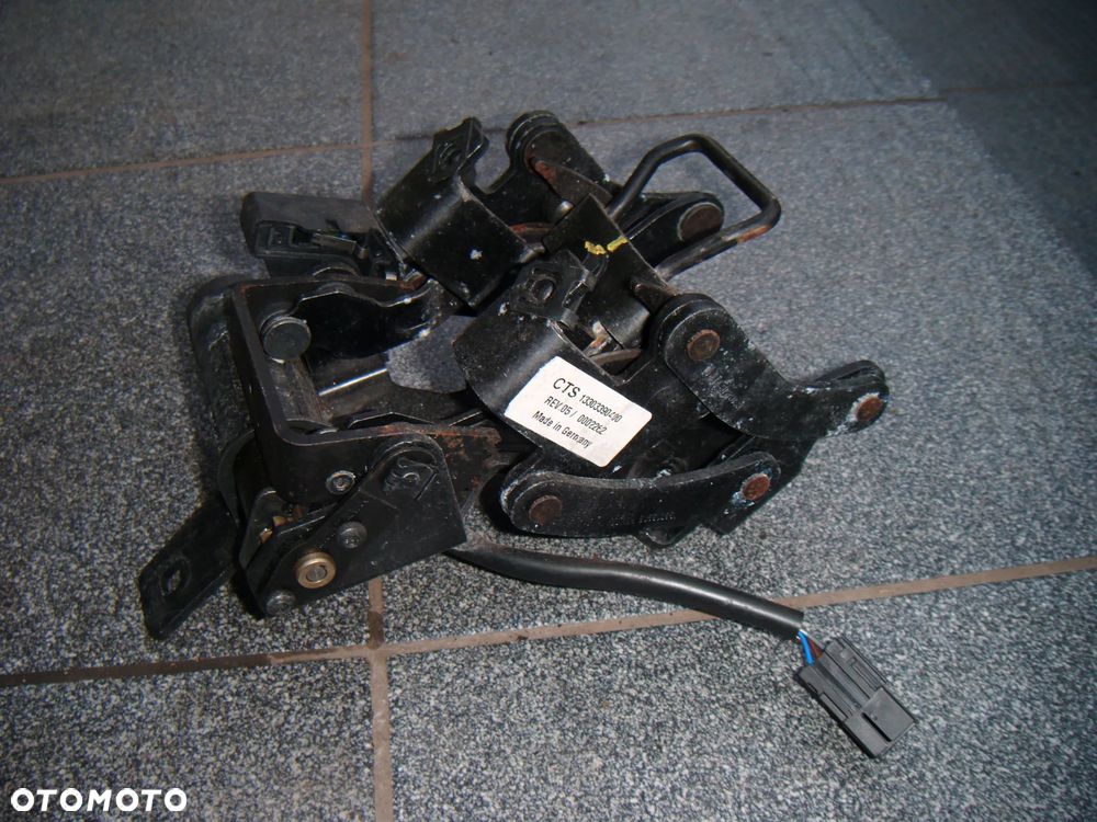 opel astra h cabrio zamek klapy tył  13303390400 - 2