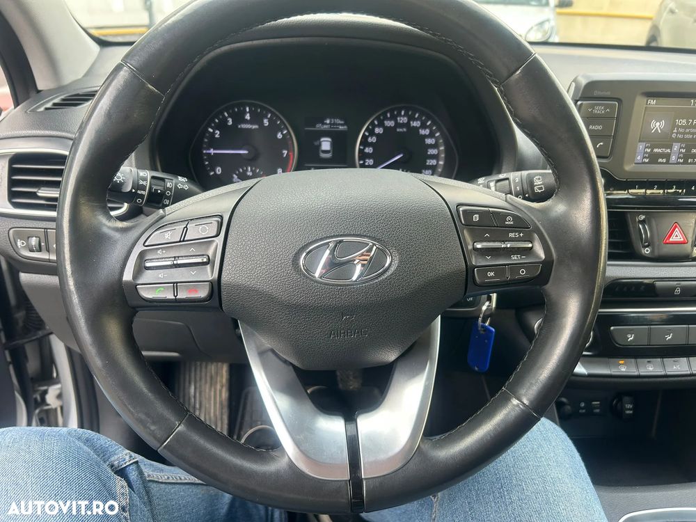 Hyundai i30 1.4 100CP 5DR M/T Classic - 5