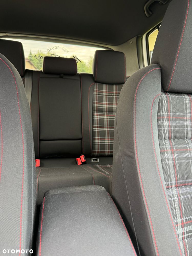 Volkswagen Golf - 37