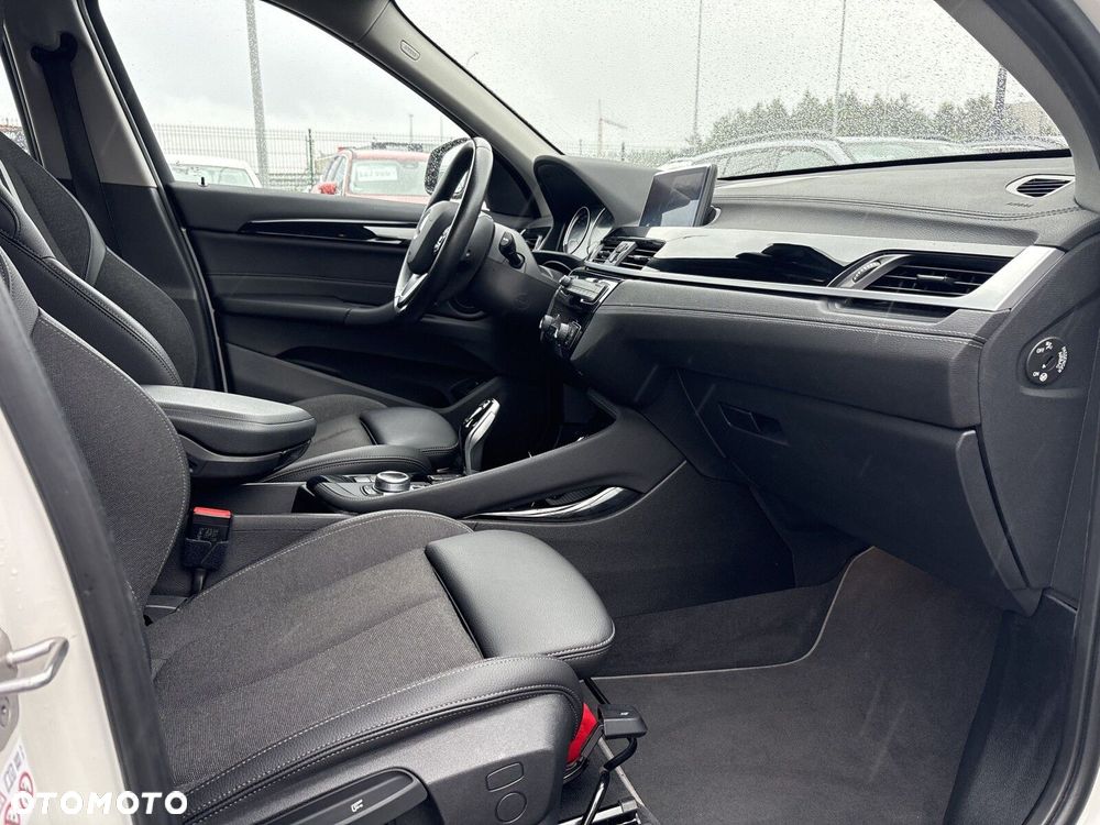 BMW X1 sDrive18i Sport Line - 24