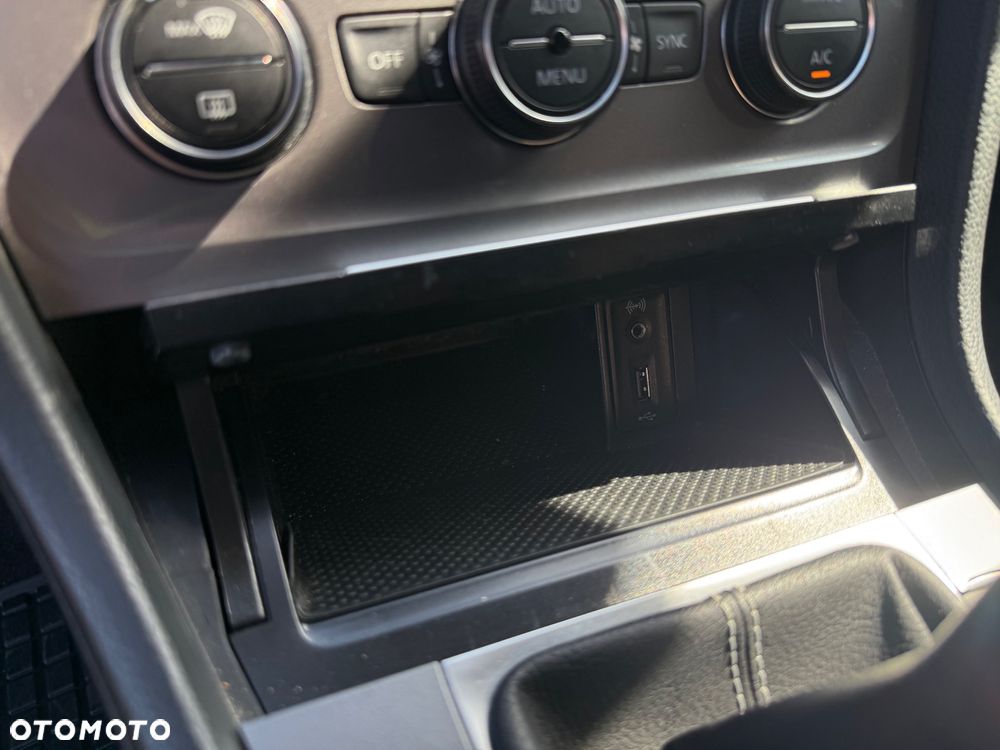 Volkswagen Golf 1.6 TDI BlueMotion Technology Lounge - 25