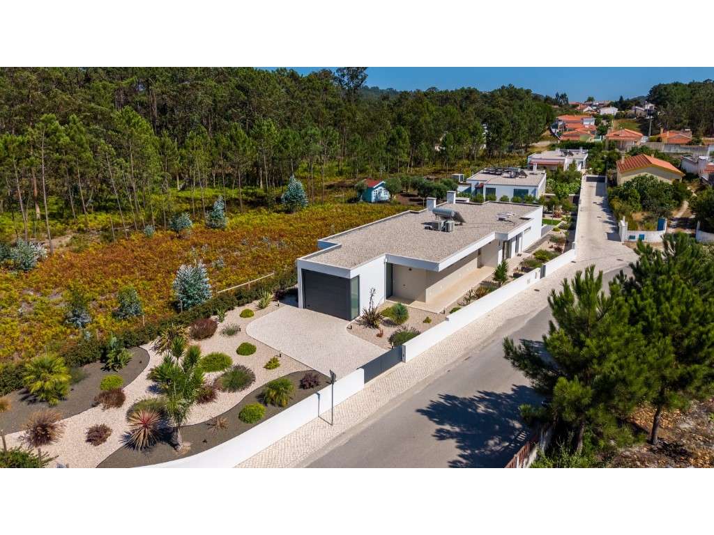 Moradia T4 Contemporânea com Piscina, Jardim e Excelente Localizaçã... - Grande imagem: 4/48
