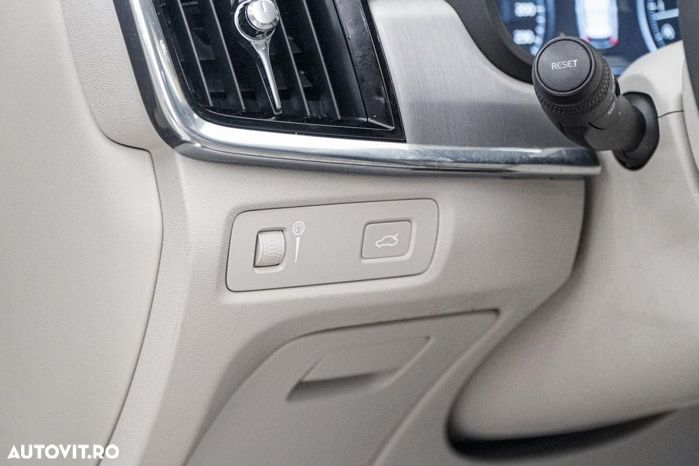 Volvo V90 D3 Geartronic Momentum Pro - 28