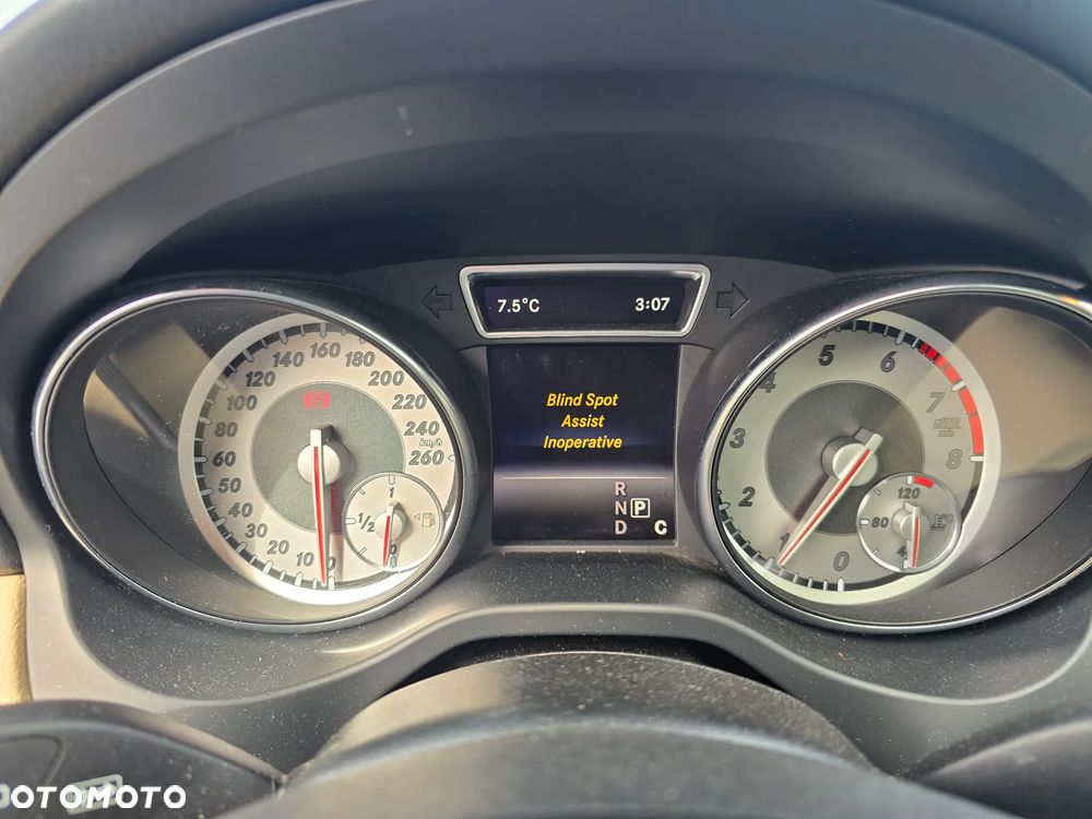 Mercedes-Benz GLA - 16