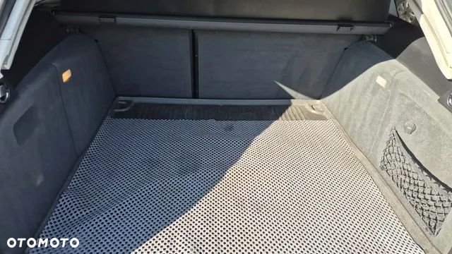 Audi A4 Avant 2.0 TDI DPF Ambiente - 10