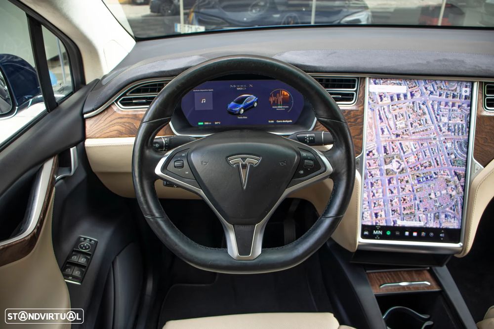 Tesla Model X 90D - 13