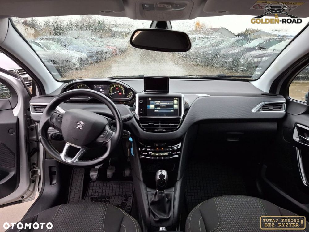 Peugeot 208 - 12