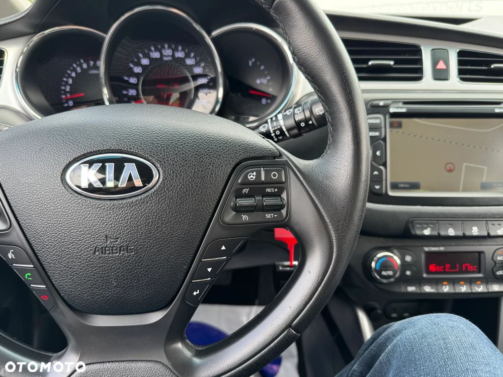 Kia Ceed 1.6 GDI Dream-Team Edition - 18