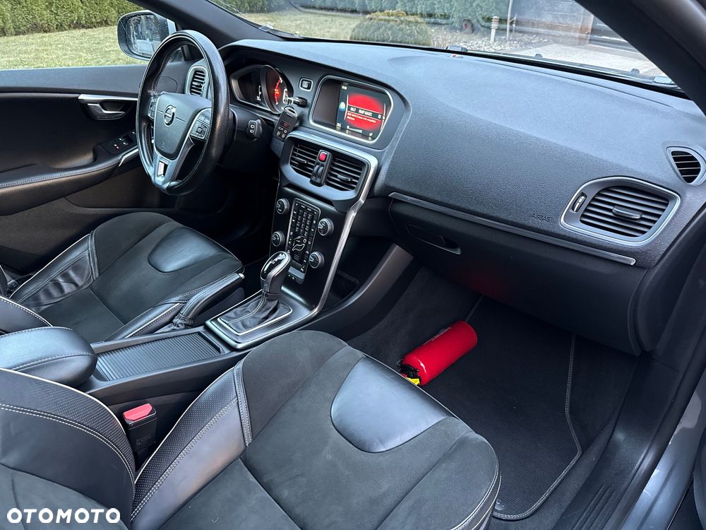 Volvo V40 D3 Geartronic RDesign - 33