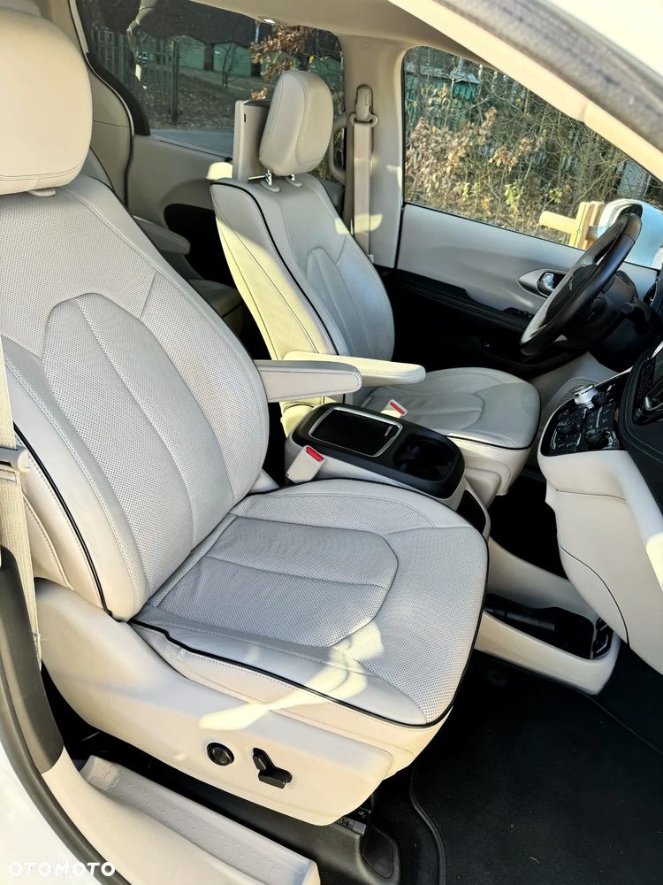 Chrysler Pacifica - 23