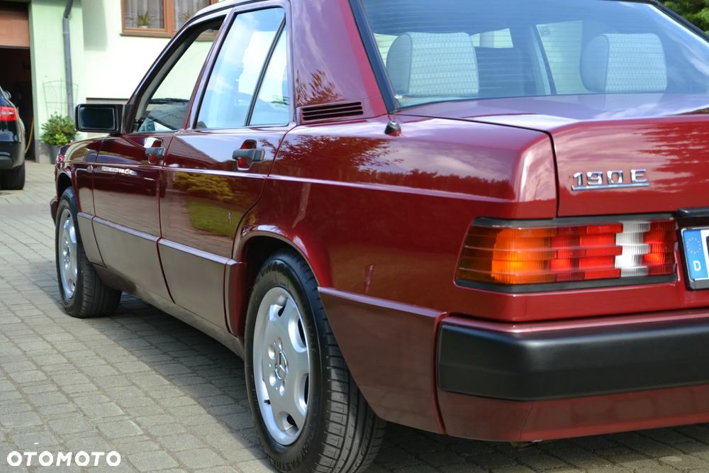 Mercedes-Benz W201 (190) - 4