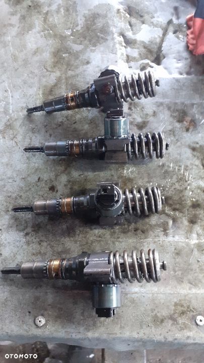 Pompowtryski 2.0 tdi    BOSCH 03G 130 073 G+ - 1