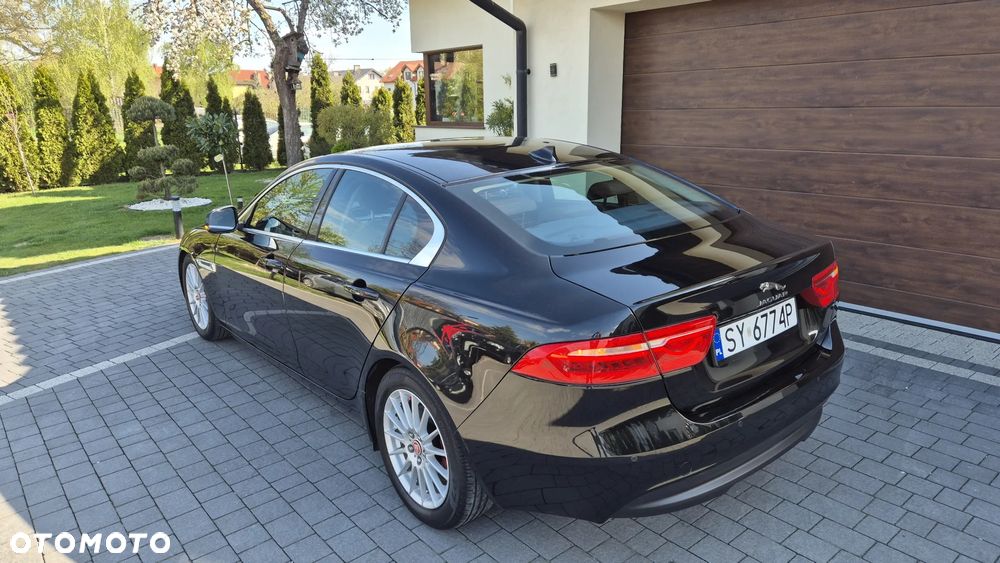 Jaguar XE 2.0 D Portfolio - 36