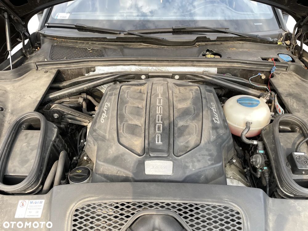 Porsche Macan Turbo PDK - 13
