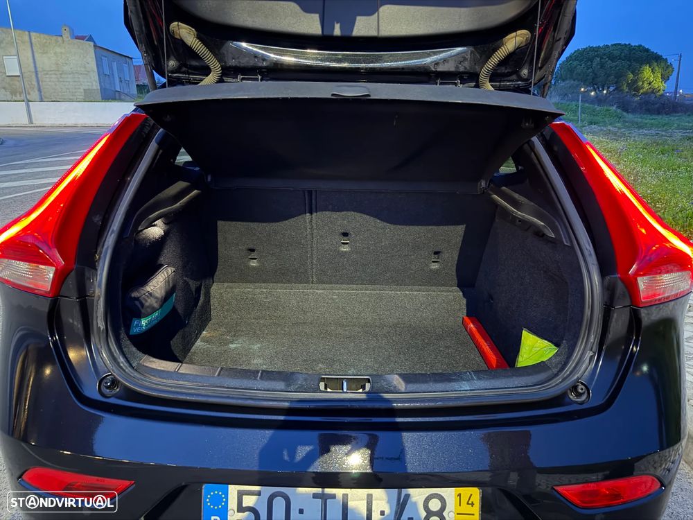 Volvo V40 D2 R Design - 17