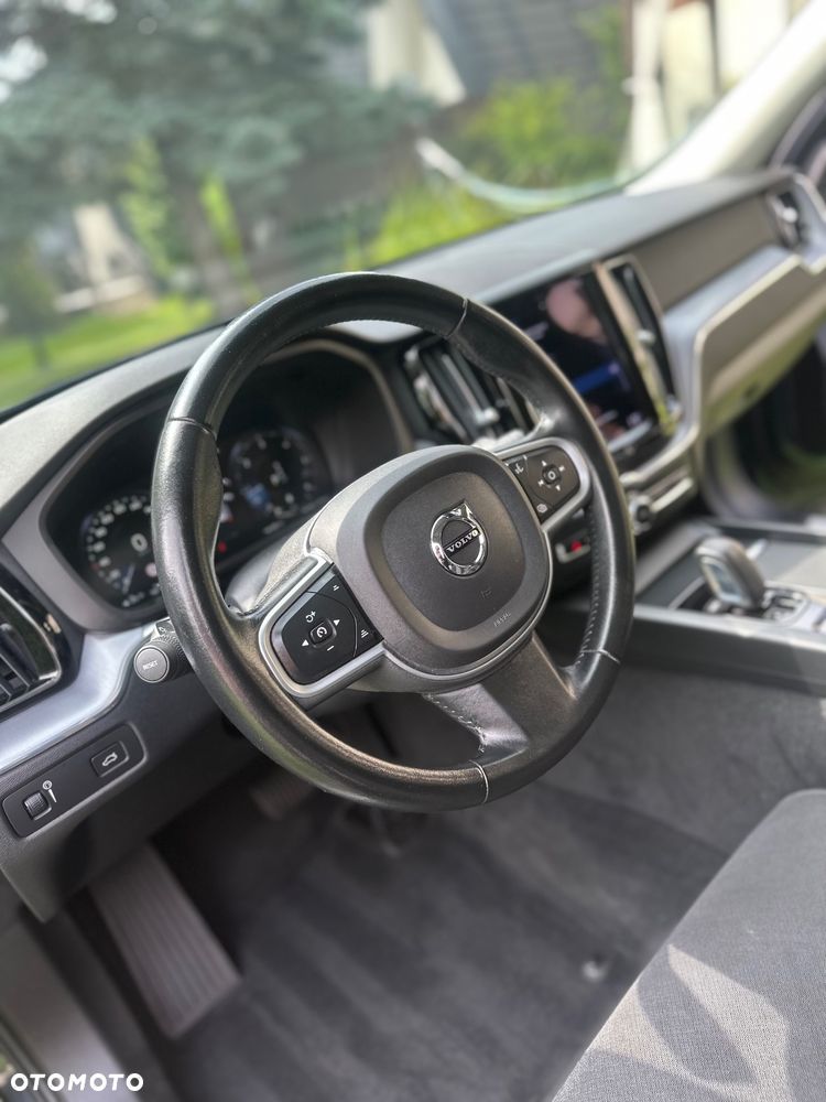 Volvo XC 60 B4 D AWD Geartronic Momentum Pro - 19