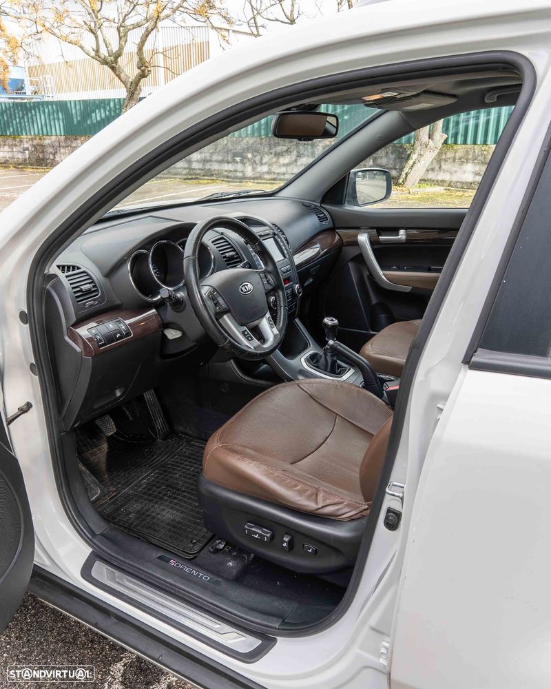 Kia Sorento 2.0 CRDi TX Tecto Panorâmico - 12