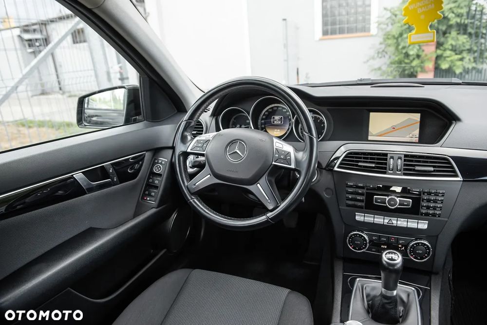 Mercedes-Benz Klasa C 180 BlueEFFICIENCY Avantgarde - 23