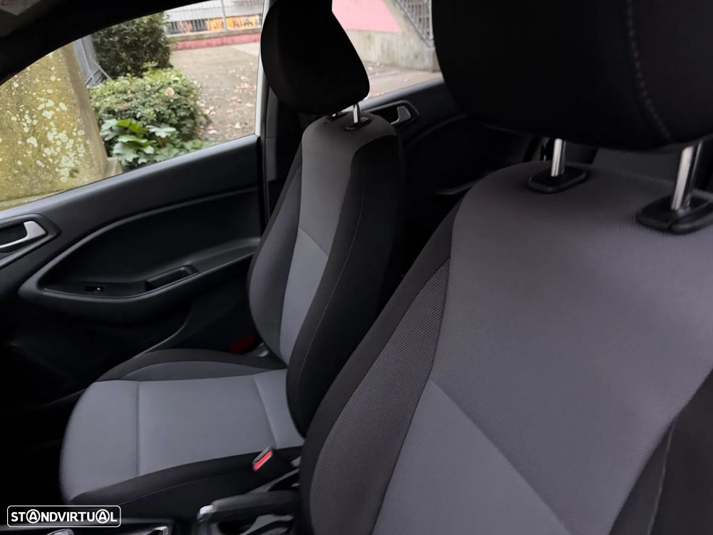 Hyundai i20 1.1 CRDi LED - 12