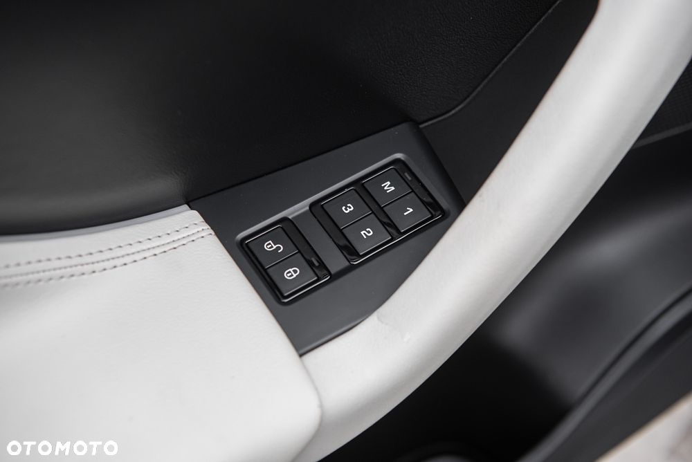 Jaguar F-Pace 5.0 V8 P550 AWD SVR - 16