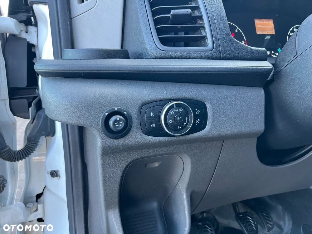 Ford transit - 26
