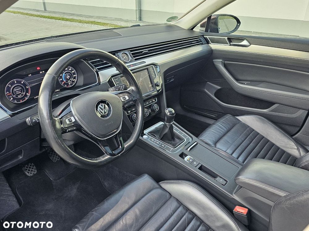 Volkswagen Passat - 25