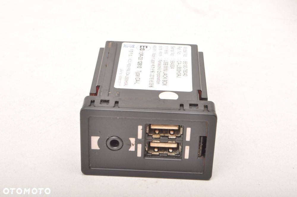 LEXUS CT 200h WEJŚCIE GNIAZDO USB 86190-76040 - 1