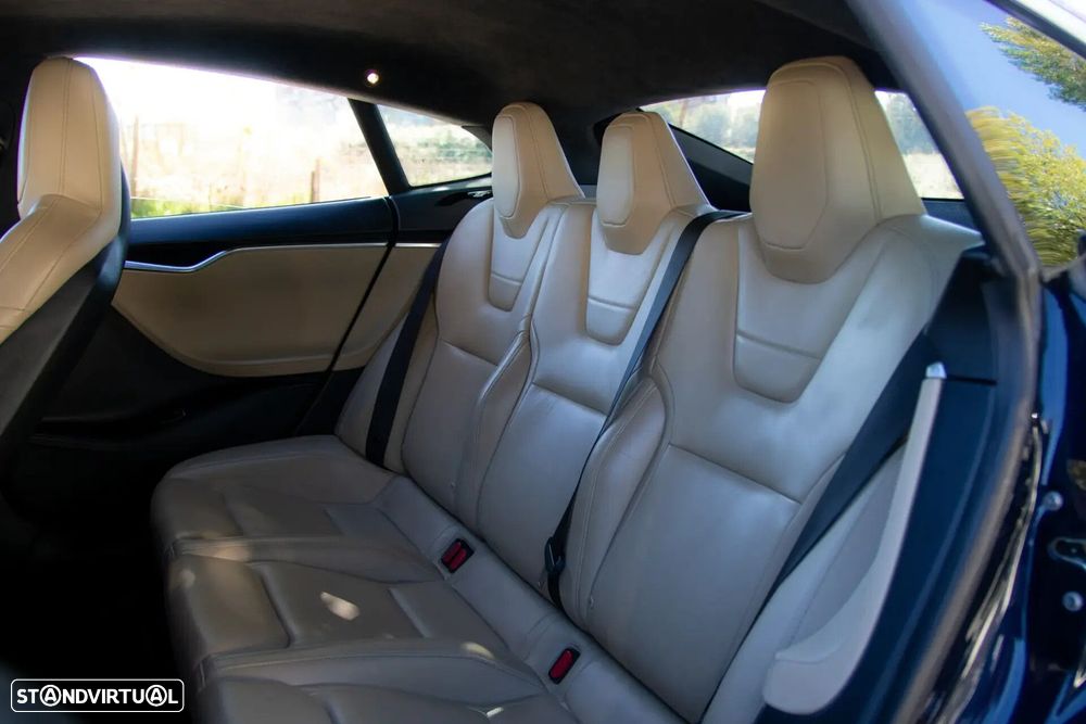 Tesla Model S - 7