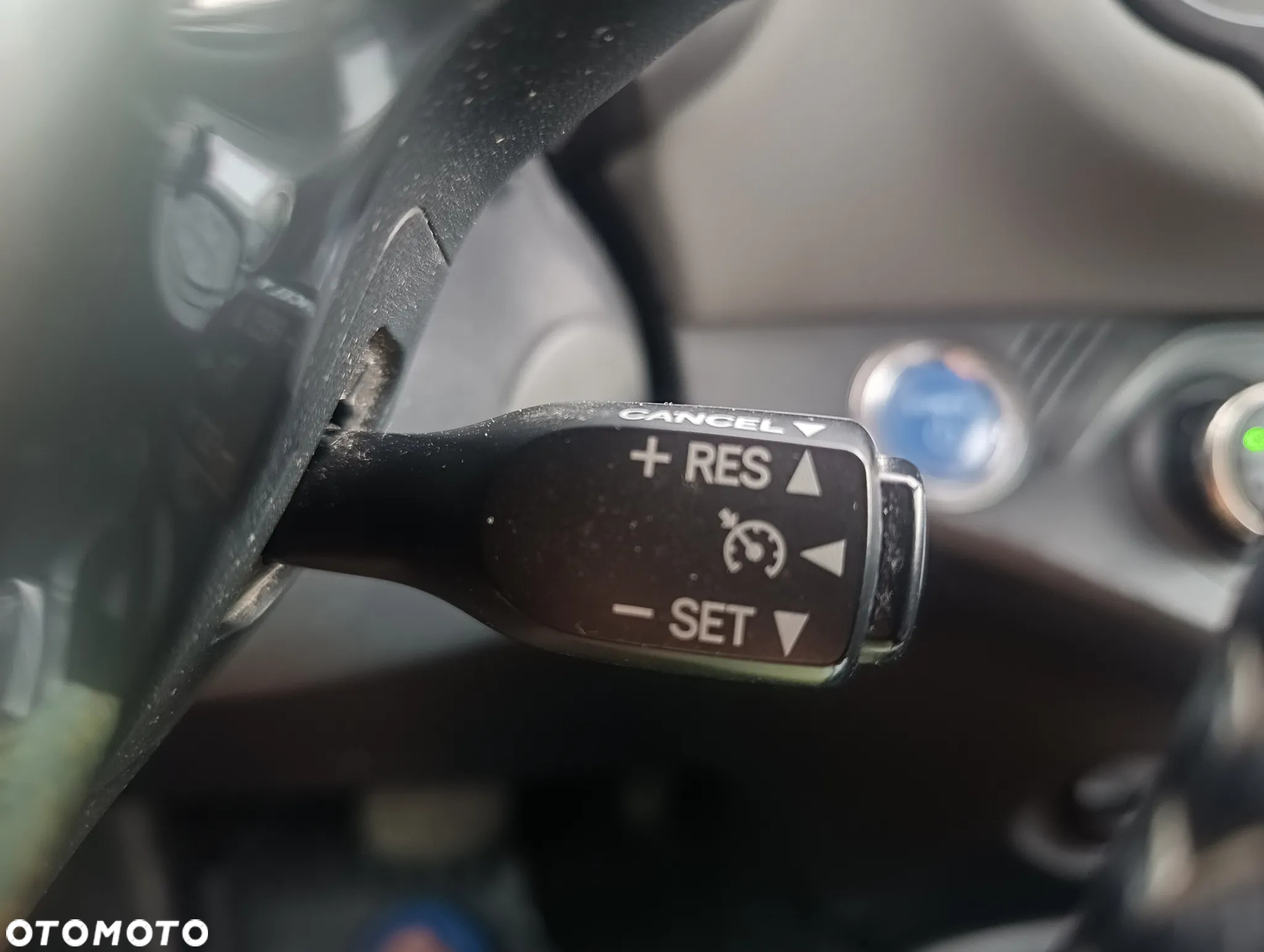 Toyota Yaris Hybrid 100 Premium - 28