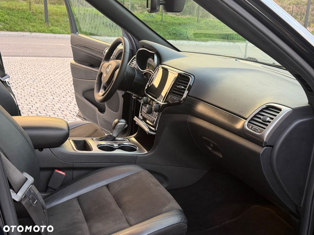 Jeep Grand Cherokee - 31