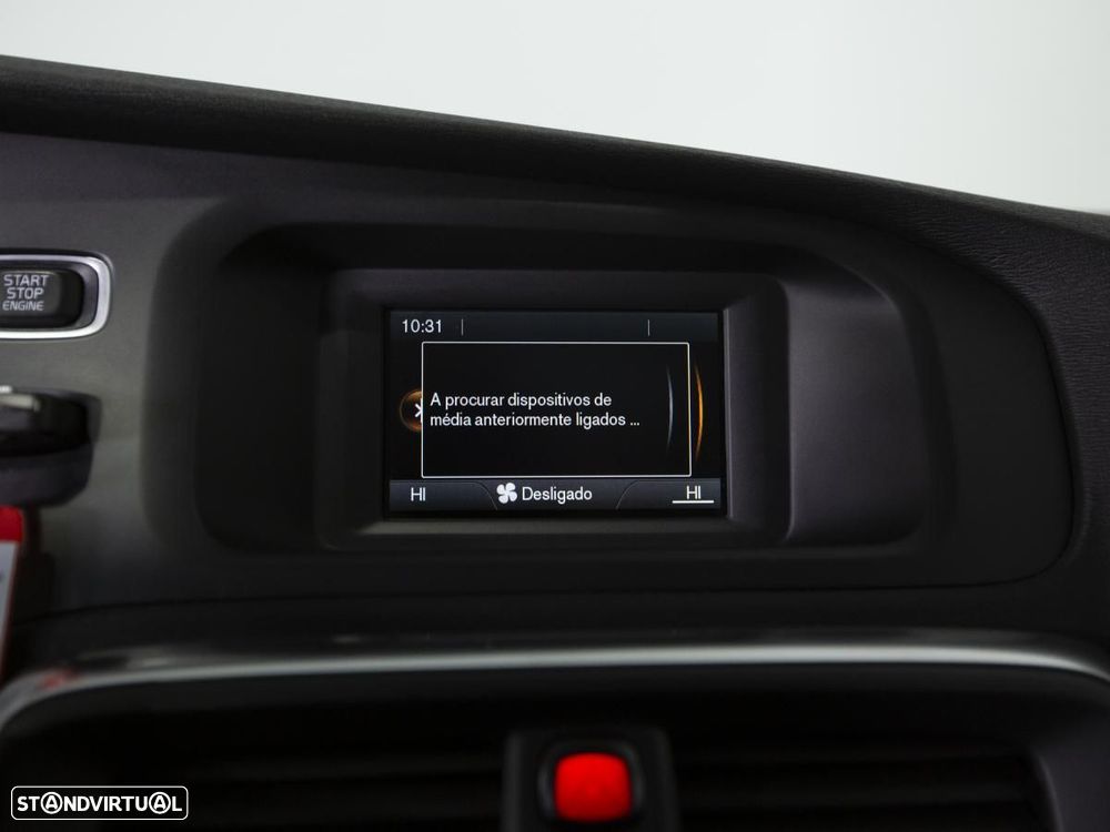 Volvo V40 Cross Country - 18