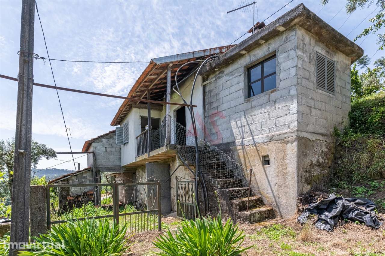 Moradia T2 com Quintal para Restauro – Outeirinho - Grande imagem: 2/12