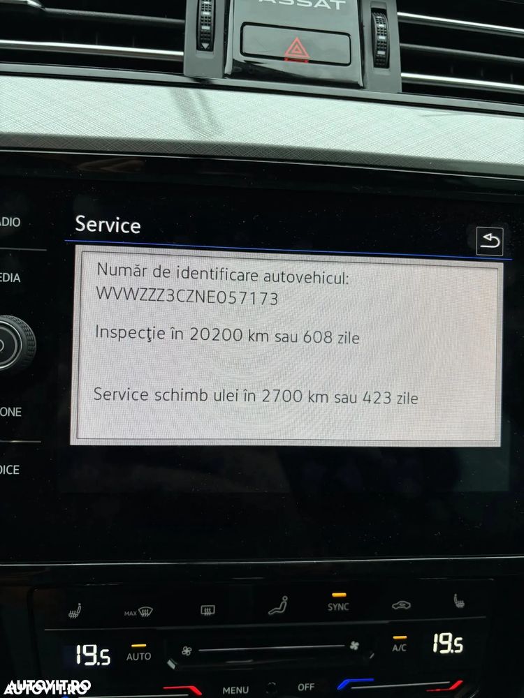 Volkswagen Passat - 11