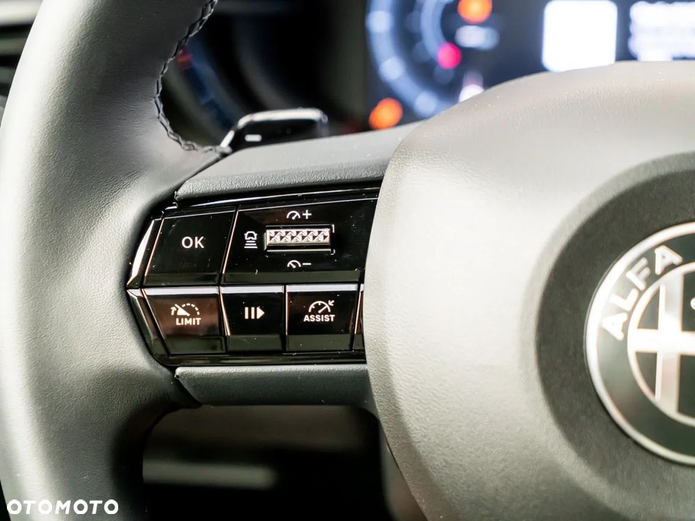 Alfa Romeo Junior ver-1-2-mhev-ibrida-q4-edct - 25