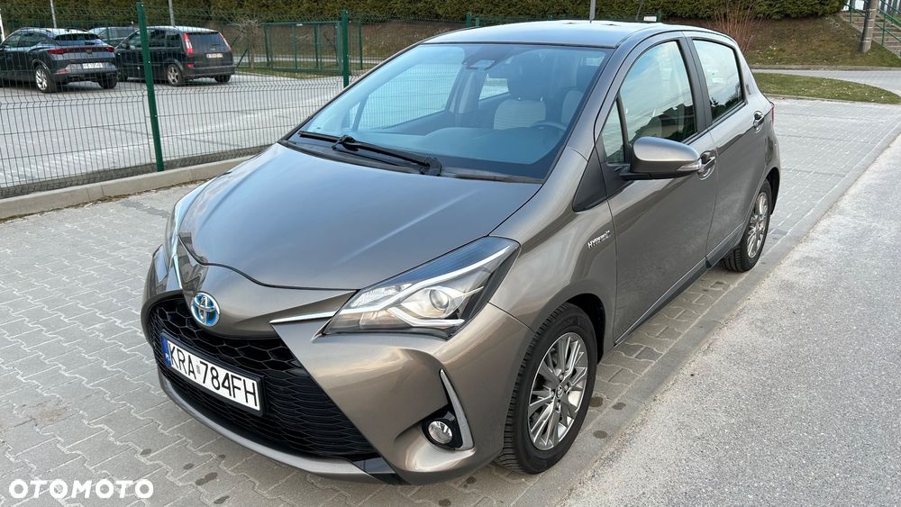 Toyota Yaris Hybrid 100 Business Edition - 2