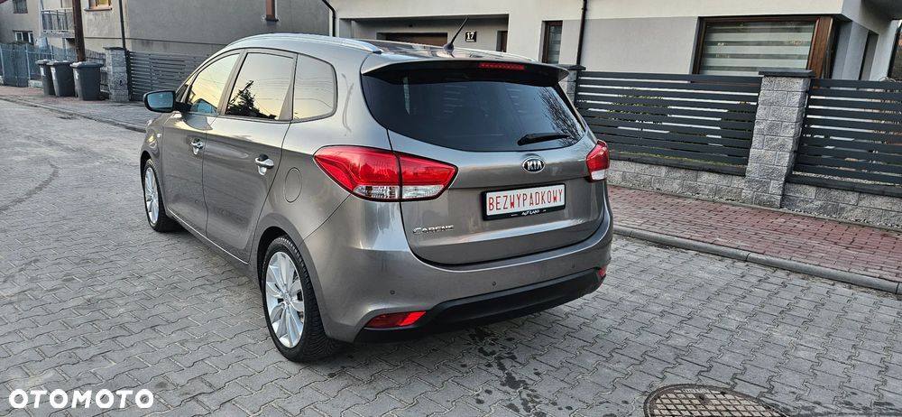 Kia Carens - 14