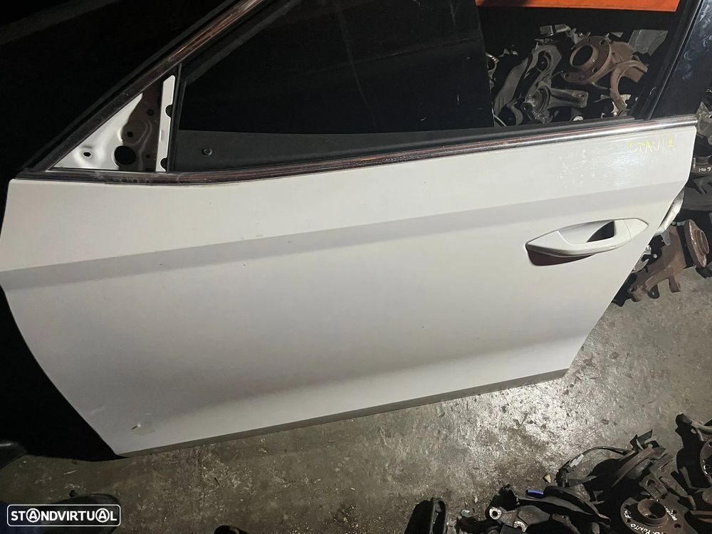 SKODA OCTAVIA IV PORTA FRENTE ESQUERDA - PF730 - 2