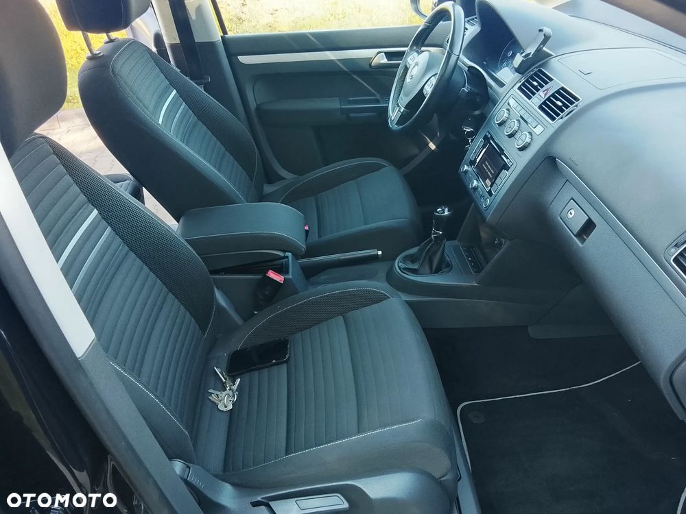 Volkswagen Touran - 10
